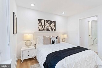 Building Photo - 701 N Henry St