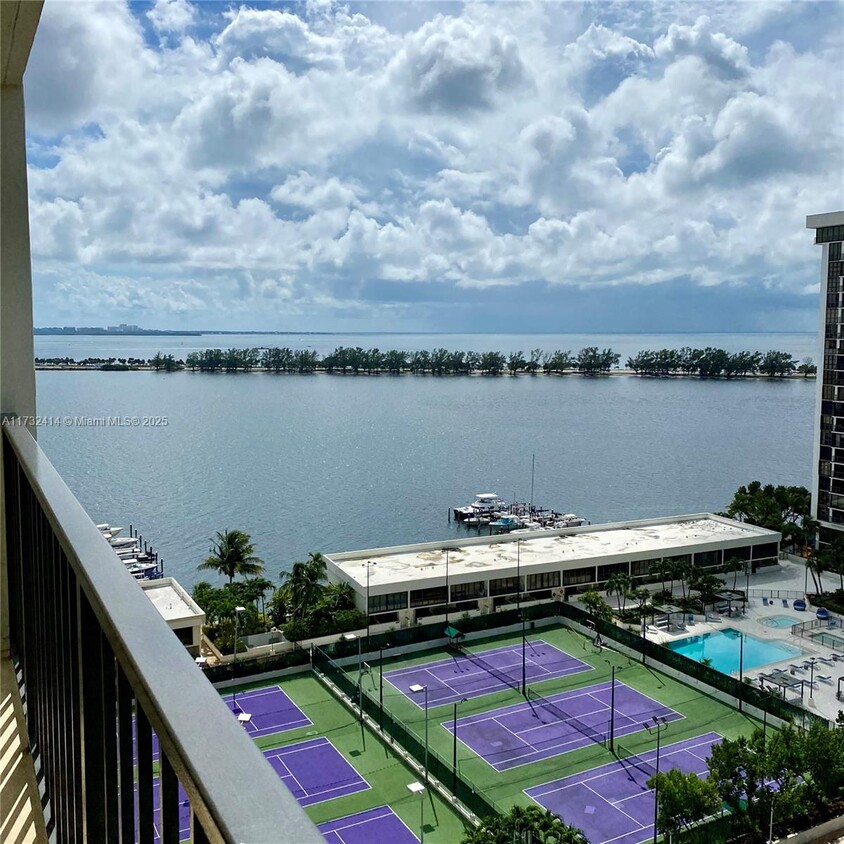 Primary Photo - 1901 Brickell Ave