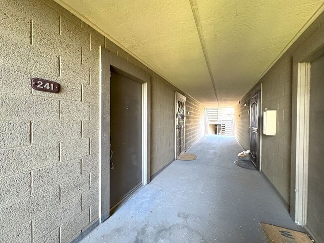 Building Photo - 200 E Southern Ave