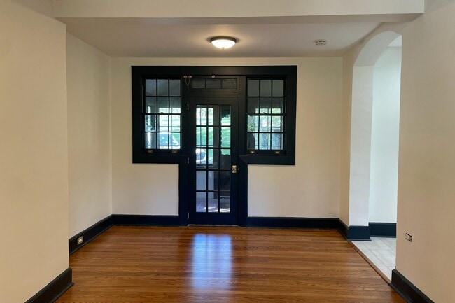 Foto del edificio - 12 Pine Hill Rd