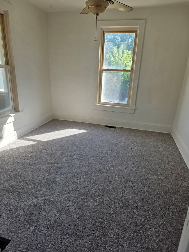 Building Photo - 2 Bedroom 1 Bathroom 1000.00