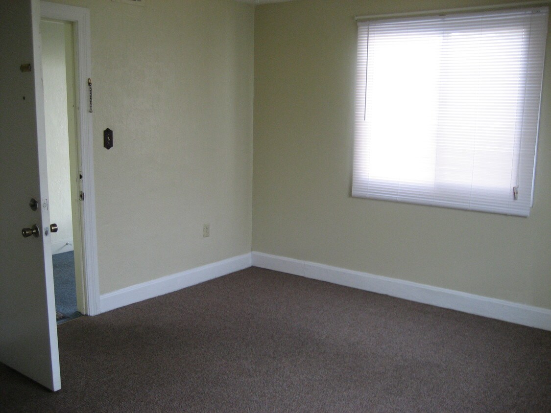 Entrance door/living room - 2702 1st Ave