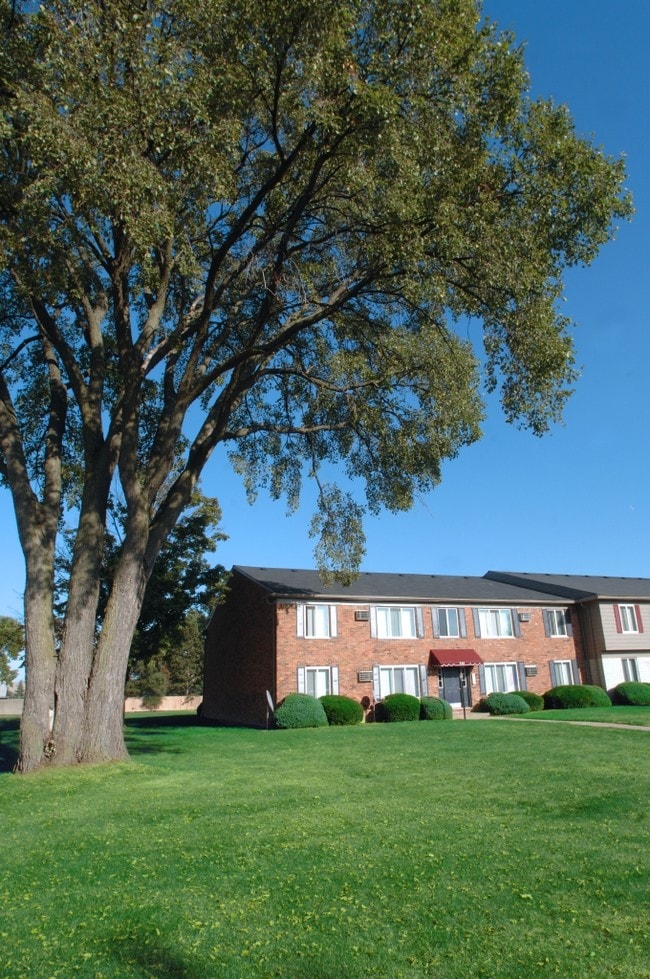 Building Photo - Chatsford Village Apartments