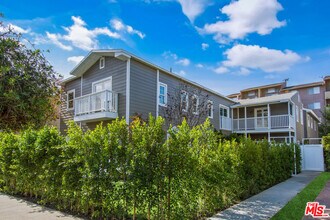 Building Photo - 111 S Harper Ave