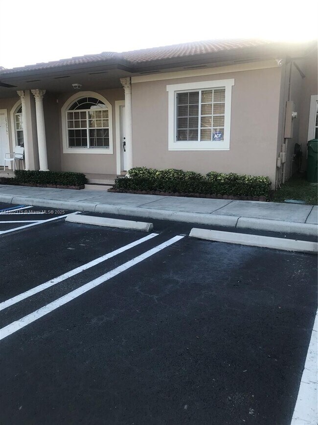 Foto del edificio - 17044 SW 137th Ct