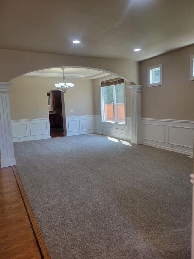 Foto del edificio - Beautiful 4 bd 2.5 bath