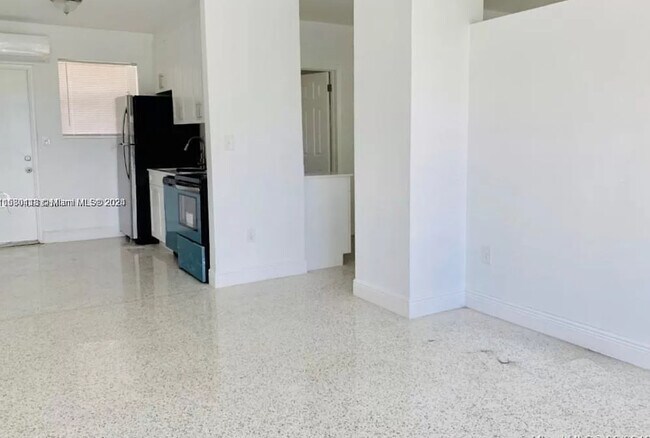 Foto del edificio - 7731 NW 2nd Ave