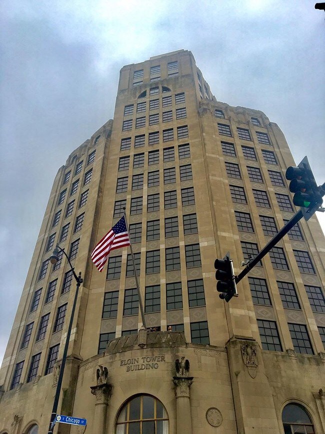 Building Photo - 100 E Chicago St