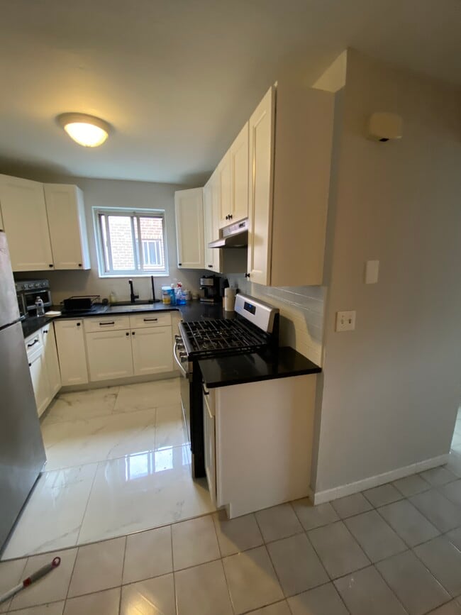 Foto del edificio - 815 Throggs Neck Expy