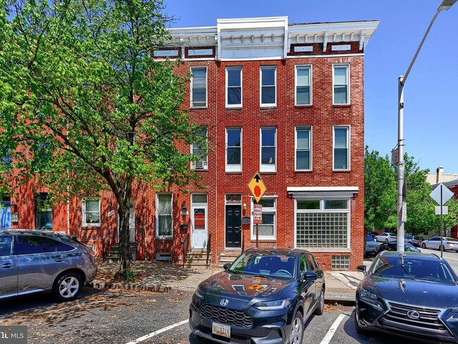 Photo - 2242 E Fairmount Ave Townhome