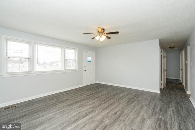 Foto del edificio - 6105 Auth Rd