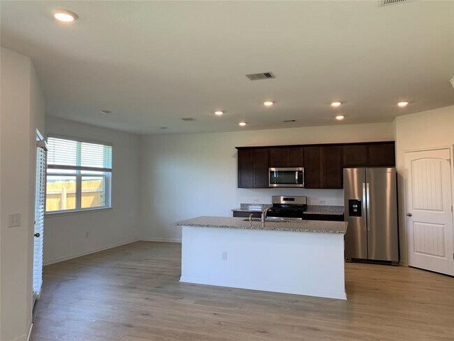 Foto del edificio - 317 Brody Ln