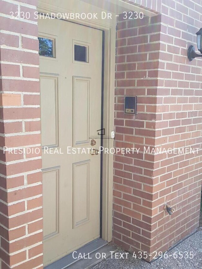 Foto del edificio - 3230 N Shadowbrook Dr