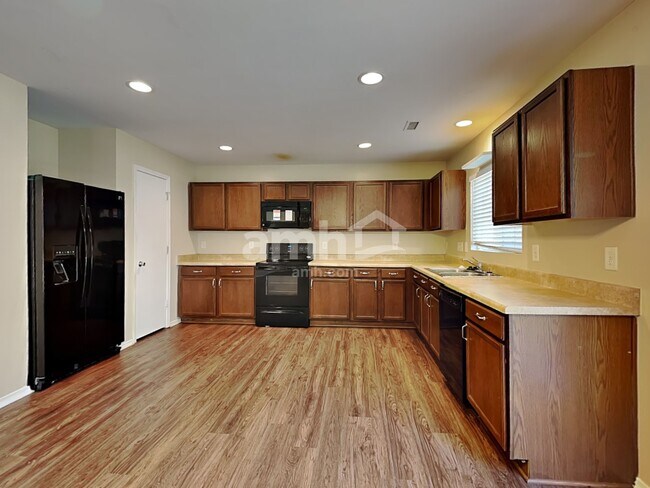 Foto del edificio - 503 Ravenstone Ln