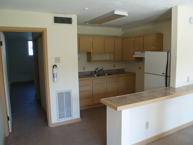 Building Photo - 710 Iris St
