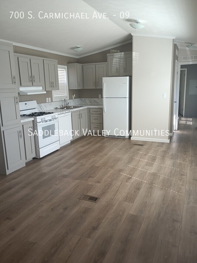 Building Photo - 700 S Carmichael Ave