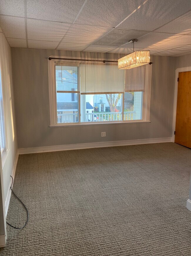 Building Photo - 56 Howland St