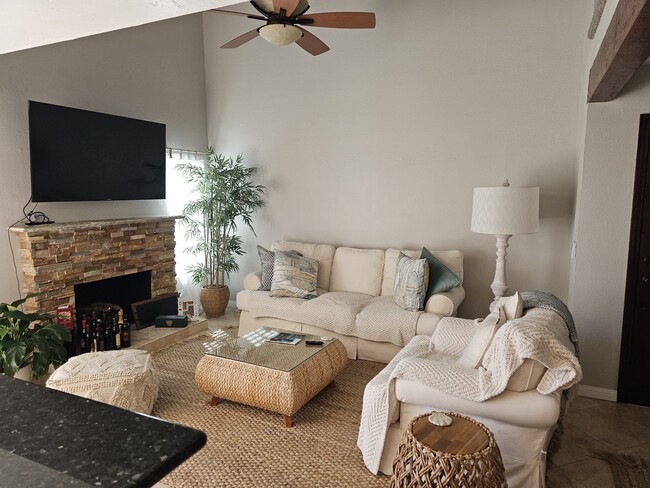 Foto del edificio - 853 Mola Vista Way