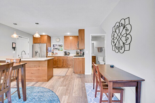 Foto del edificio - 808 Soda Creek Rd