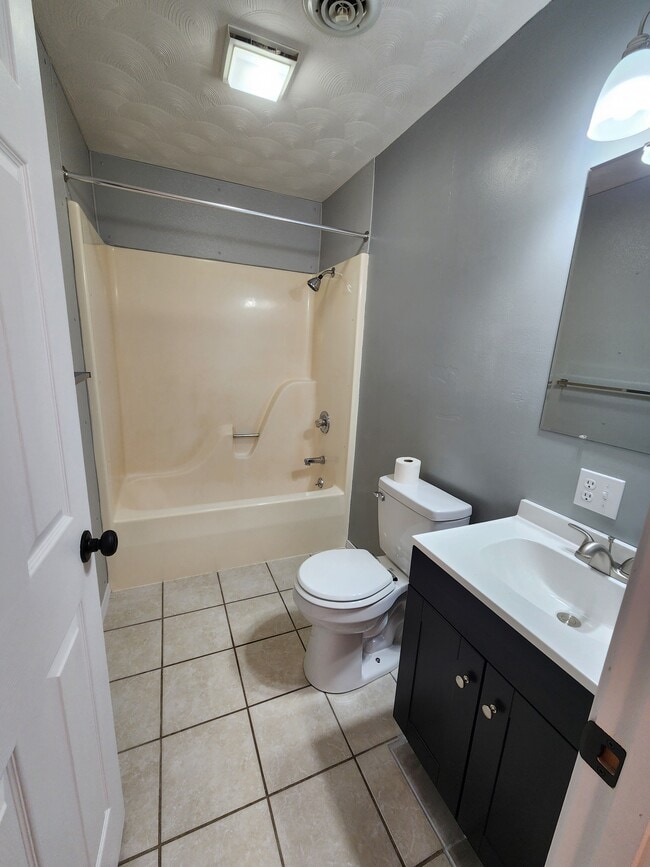 Primary Bathroom - 5477 Country Club Rd