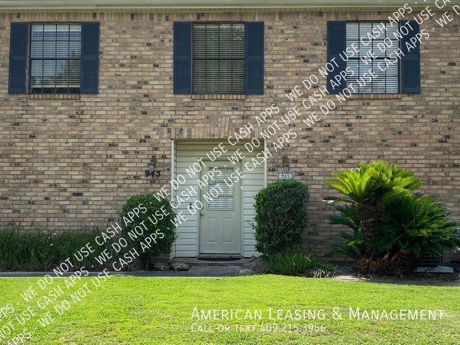 Primary Photo - Great Townhome in Beaumont's West End!