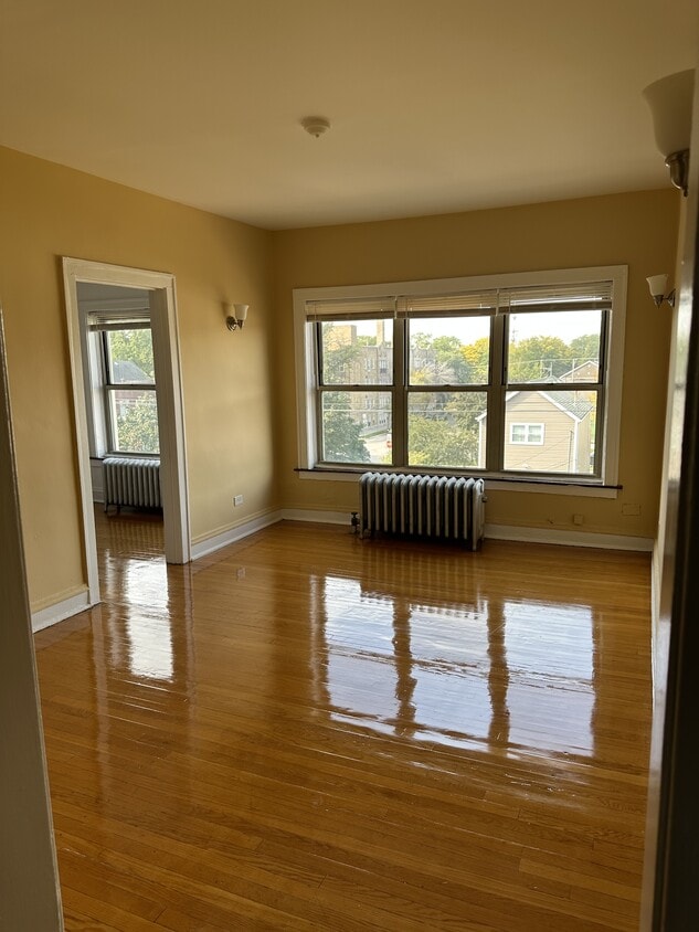 Building Photo - 6859 S Crandon Ave