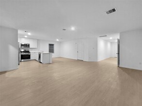 Building Photo - 3054 Mallorca Dr