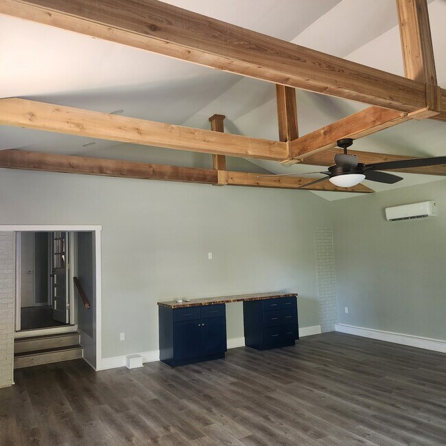 Foto del edificio - 700 Bragg Cir