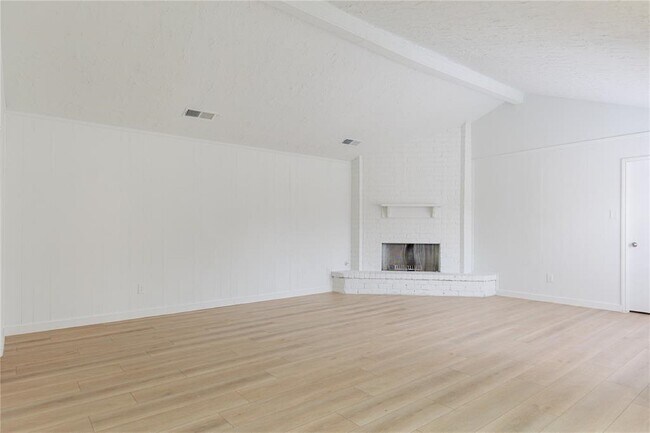 Foto del edificio - 3206 Cherry Creek Dr