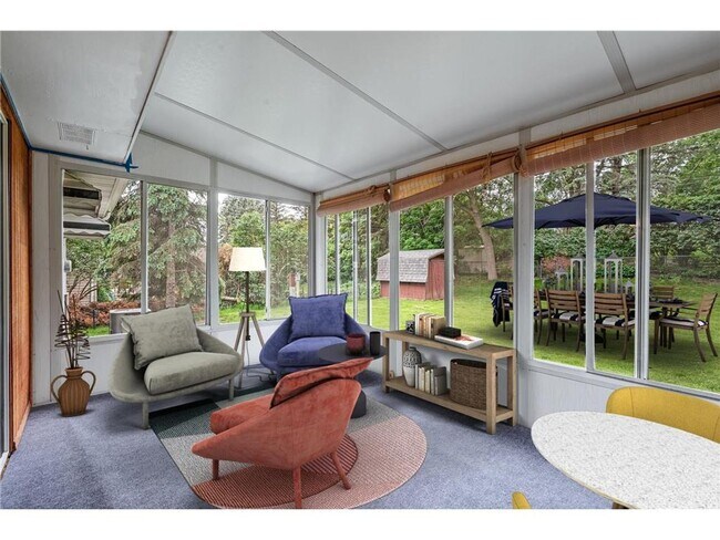 Foto del edificio - Classic, charming character *3Bd*2Bath*1 Den 1584 SqFt in New Hope Avail May 1!