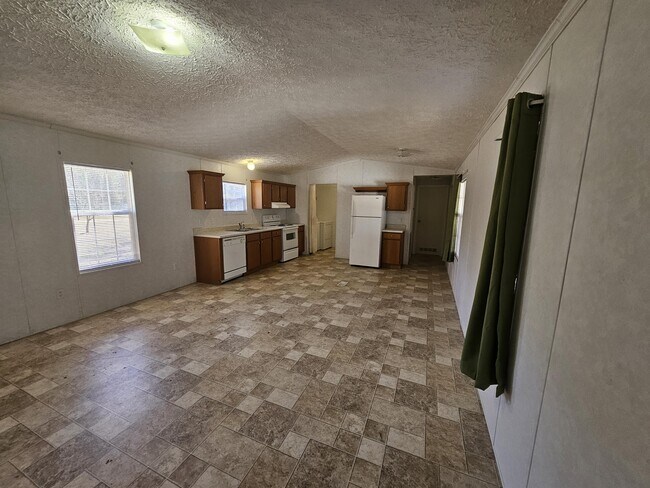 Building Photo - 132 Chester White Dr