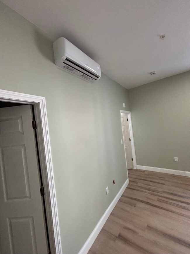 Building Photo - 110 8th St