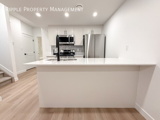 Photo du bâtiment - Modern 1 Beds, 1 Baths Basement/Lower | Av...