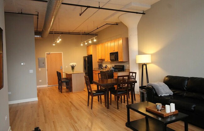 Building Photo - 221 E Cullerton St
