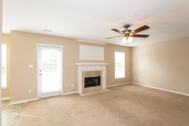 Foto del edificio - 4501 Sedgewood Ln