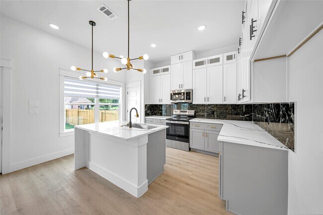 Foto del edificio - 4902 Higgins St