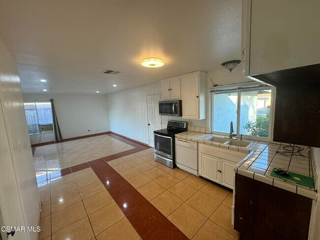 Foto del edificio - 2047 Belmar Ct N