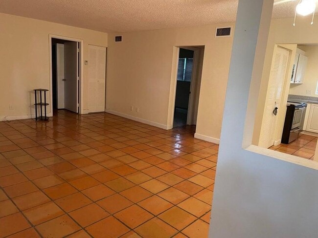 Foto del edificio - 2324 Van Buren St