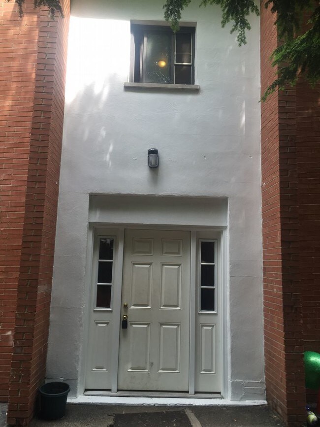 Foto del edificio - 2535 Lysle Ln