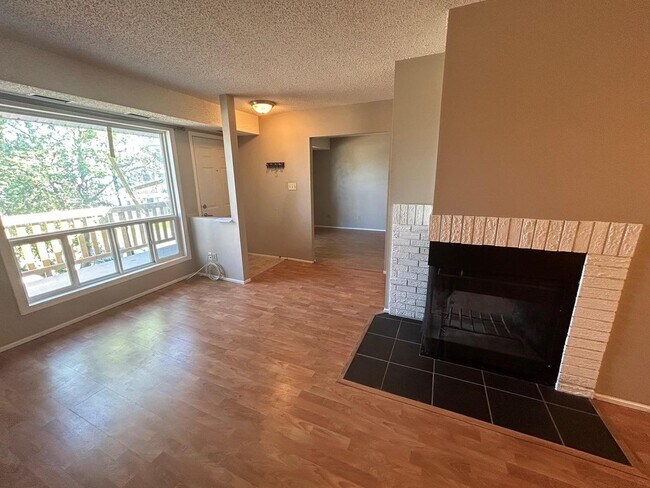 Photo du bâtiment - 1503-1503 Mill Woods Rd E
