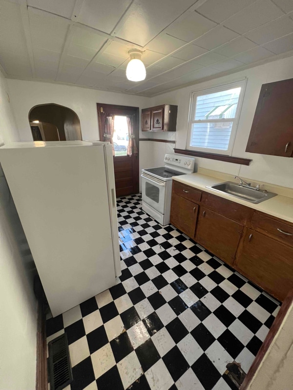 Building Photo - 711 2nd St