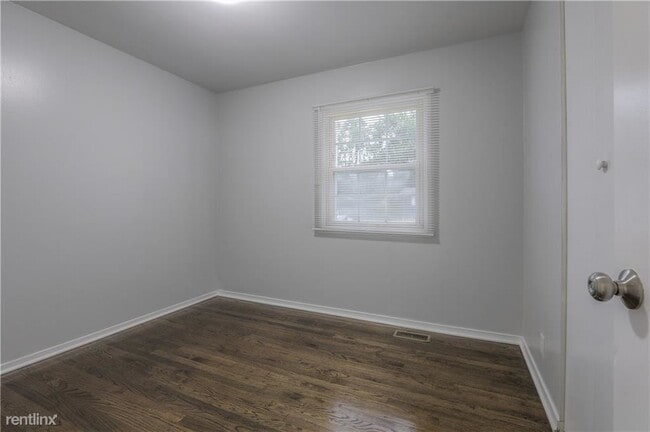 Building Photo - 3 br, 1.5 bath House - 8603 East 92nd Terrace