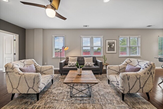 Building Photo - 2201 Reading Rd