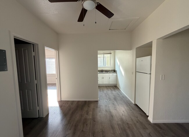 Building Photo - 420 N Rose Pl