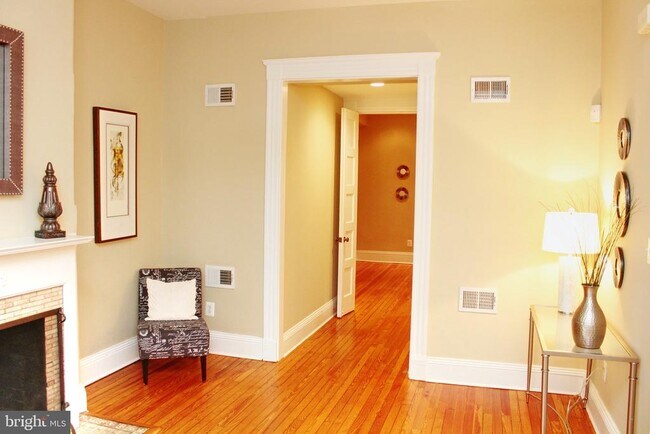 Foto del edificio - 1731 Riggs Pl NW