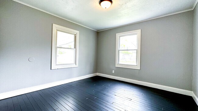 Foto del edificio - Spacious 3BR Corner-Lot Home w/ Full Basement & Large Yard