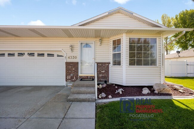 Building Photo - 4330 Henderson Ln