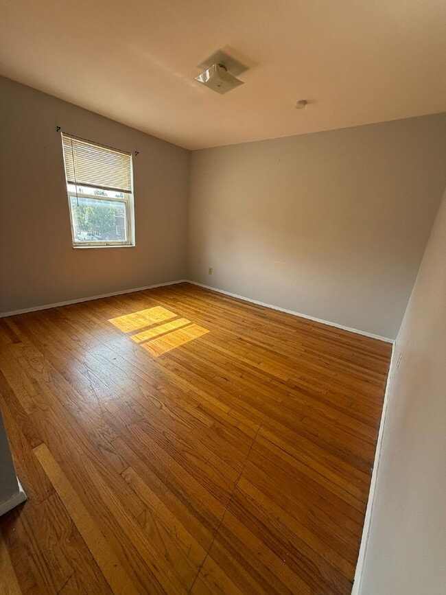 Building Photo - For Rent – 1 Bed / 1 Bath Apartment – $700/mo