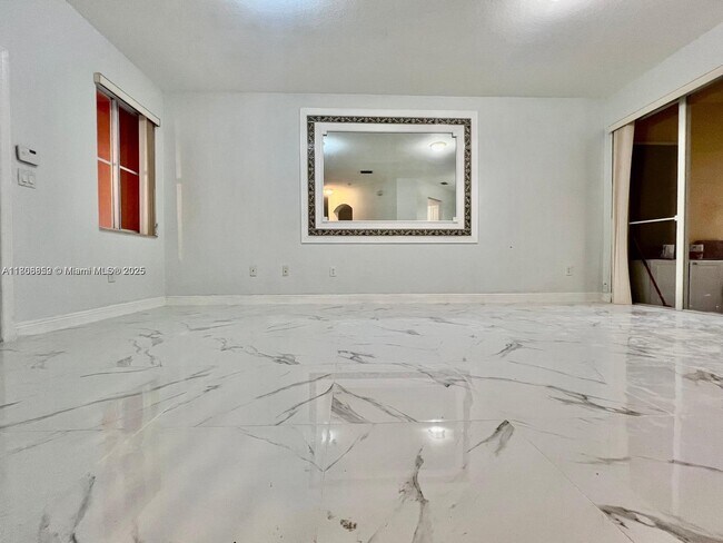 Foto del edificio - 8962 SW 18th St