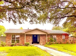 Building Photo - 427 Cambridge Dr